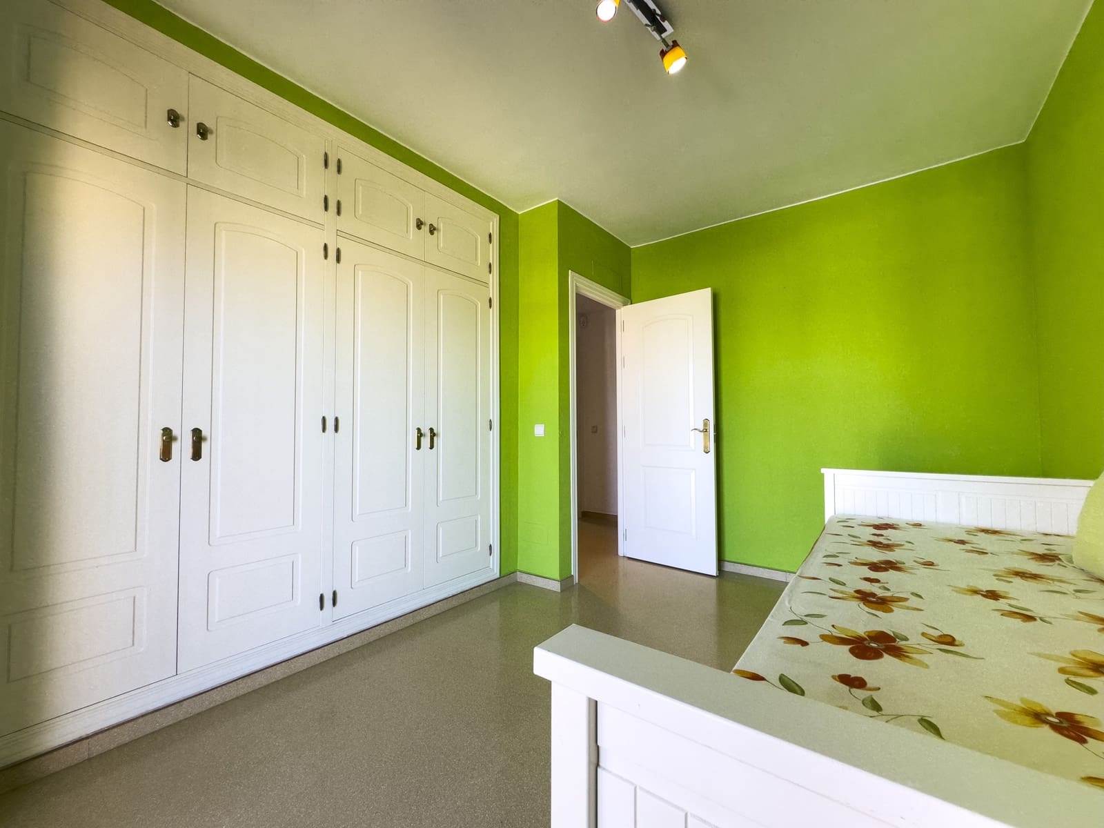 2 bedroom Apartment for sale in San Luis de Sabinillas with pool garage - € 304,000 (Ref: 9291513)