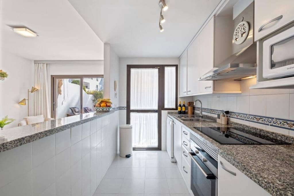 Apartamento de 2 habitaciones en Manilva en venta con piscina garaje - 430.000 € (Ref: 9294247)