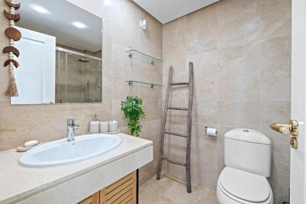 Apartamento de 2 habitaciones en Manilva en venta con piscina garaje - 430.000 € (Ref: 9294247)