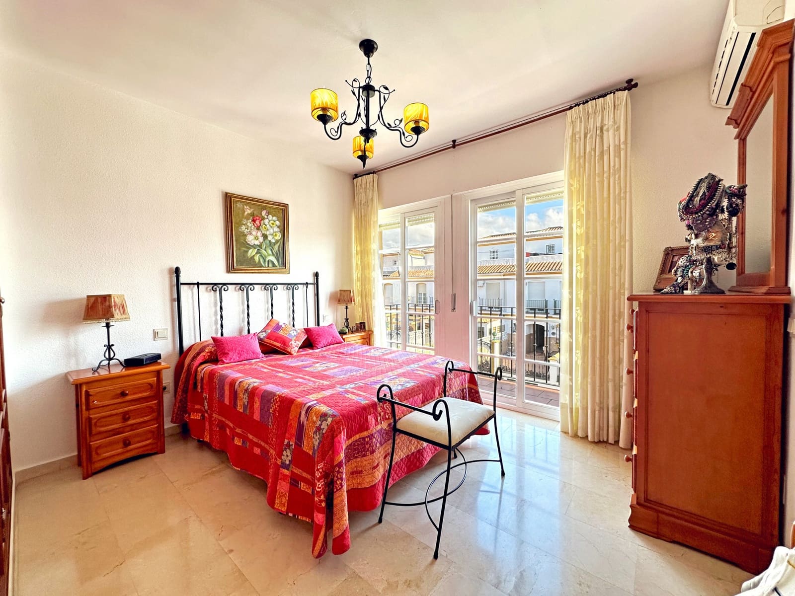 Casa de 3 habitaciones en Estepona en venta con garaje - 579.000 € (Ref: 9312827)