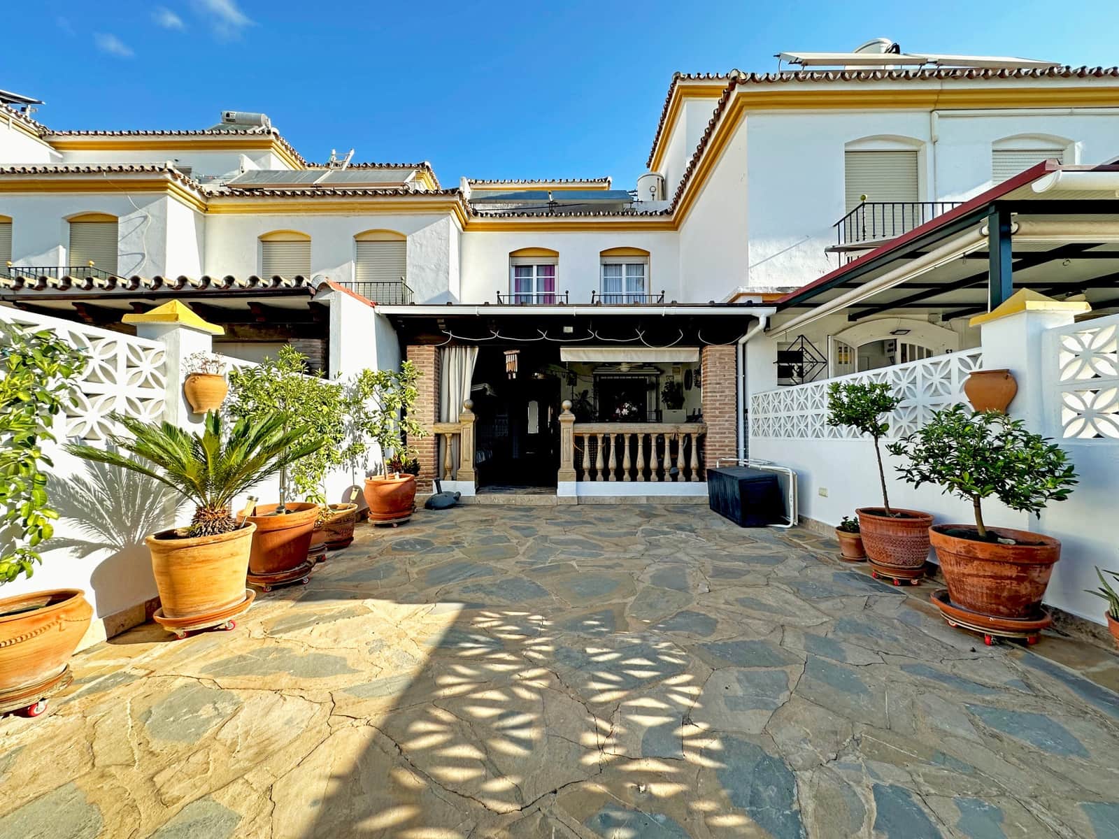 Casa de 3 habitaciones en Estepona en venta con garaje - 579.000 € (Ref: 9312827)