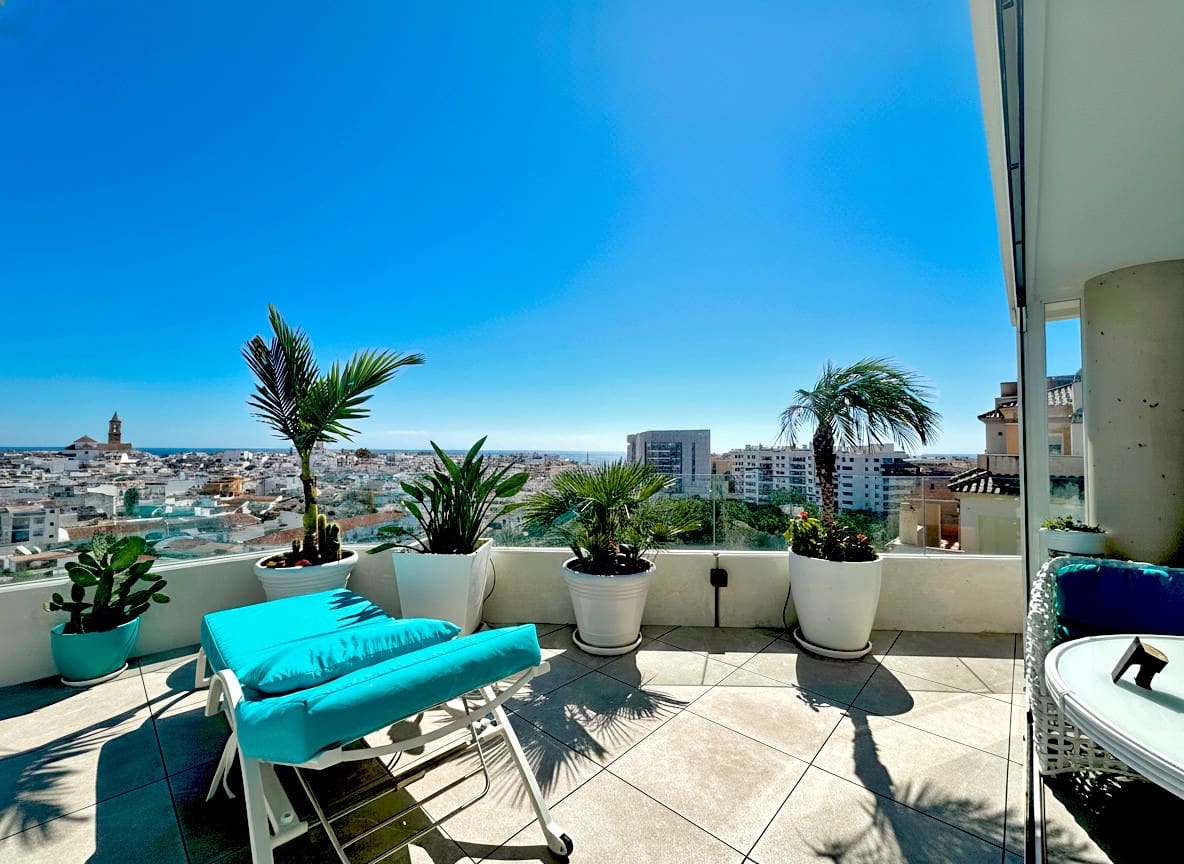 2 soveværelse Penthouse til salg i Estepona med swimmingpool garage - € 1.499.000 (Ref: 9317665)