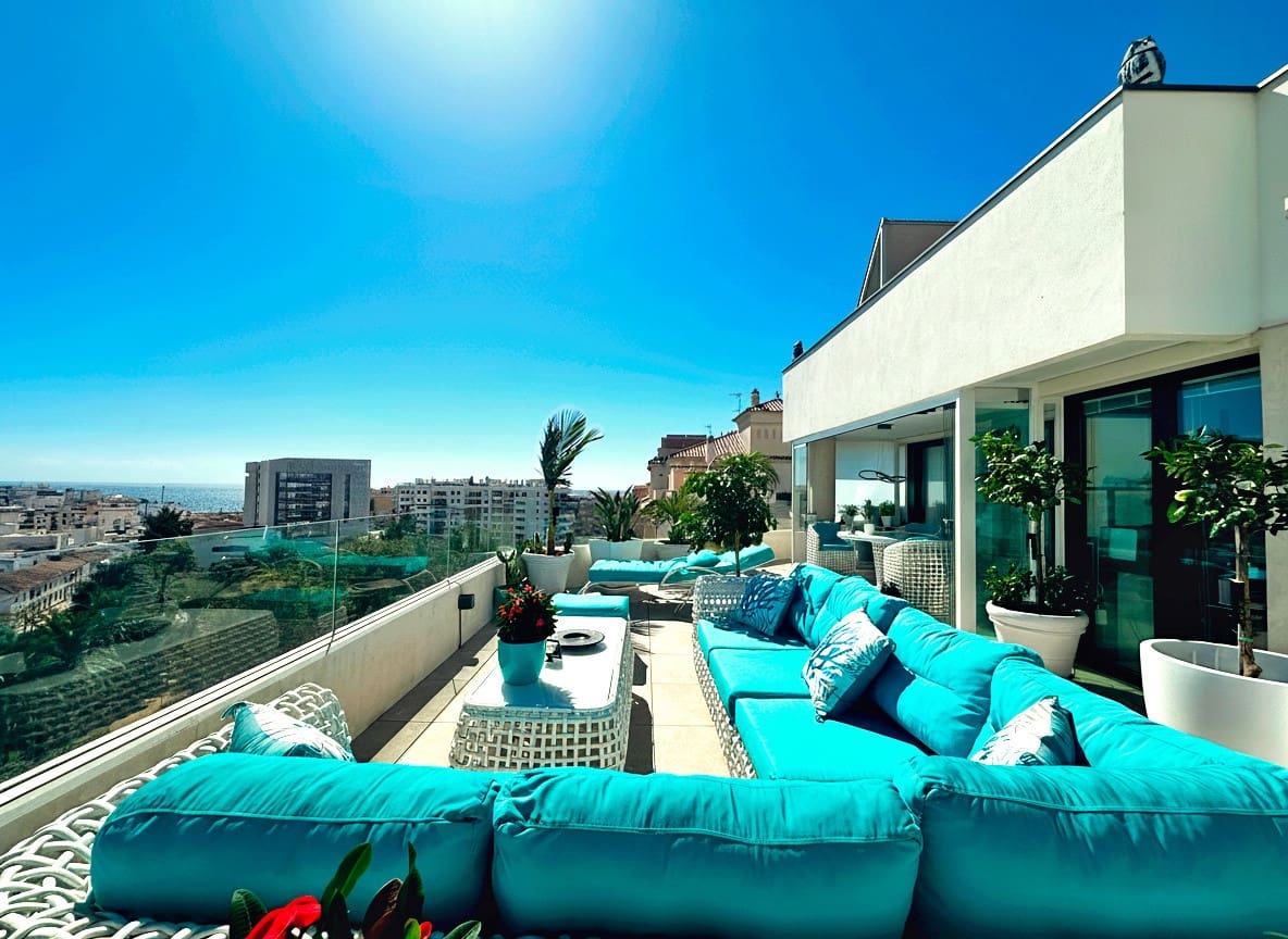 2 soveværelse Penthouse til salg i Estepona med swimmingpool garage - € 1.499.000 (Ref: 9317665)