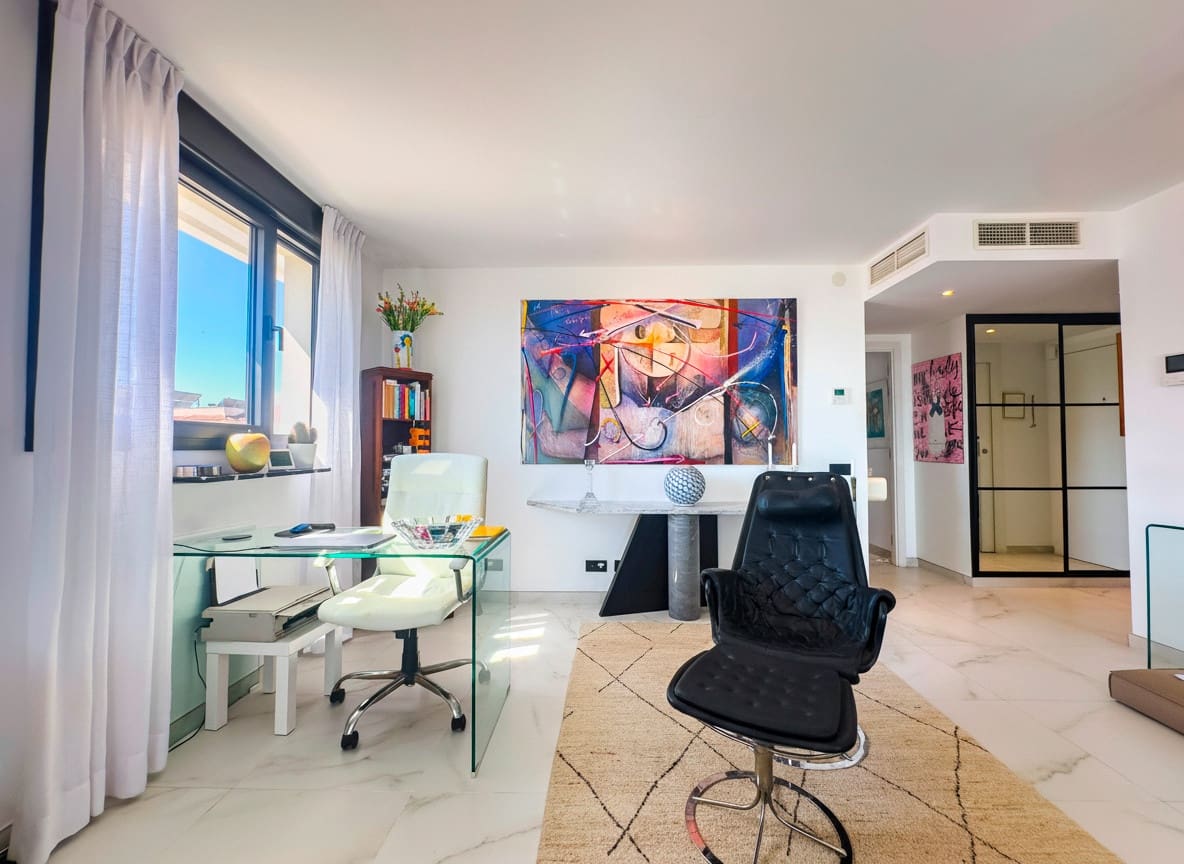2 soveværelse Penthouse til salg i Estepona med swimmingpool garage - € 1.499.000 (Ref: 9317665)