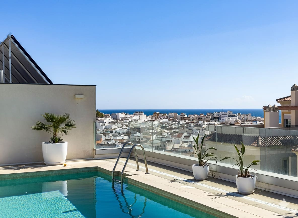 2 soveværelse Penthouse til salg i Estepona med swimmingpool garage - € 1.499.000 (Ref: 9317665)