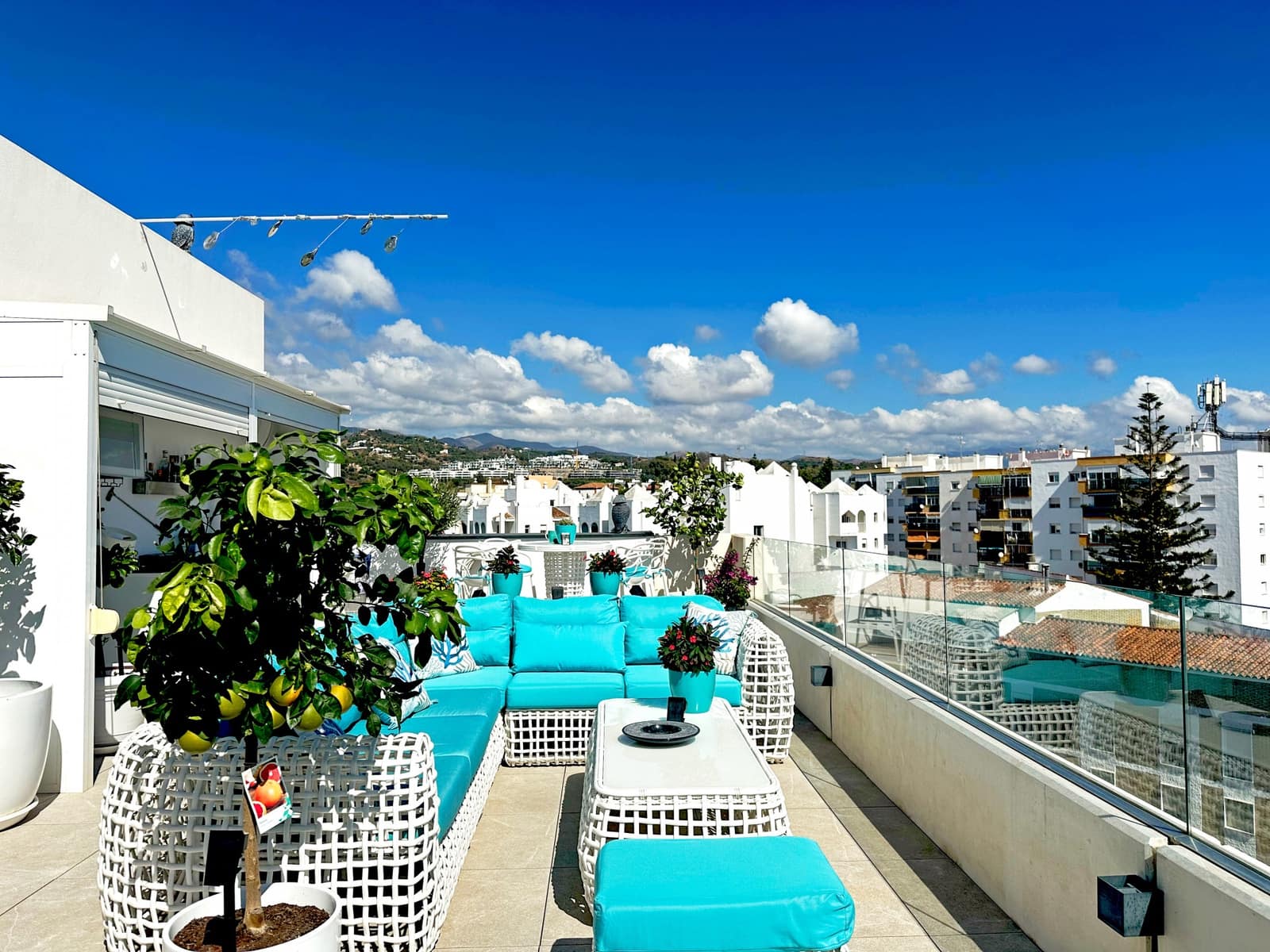 2 soveværelse Penthouse til salg i Estepona med swimmingpool garage - € 1.499.000 (Ref: 9317665)