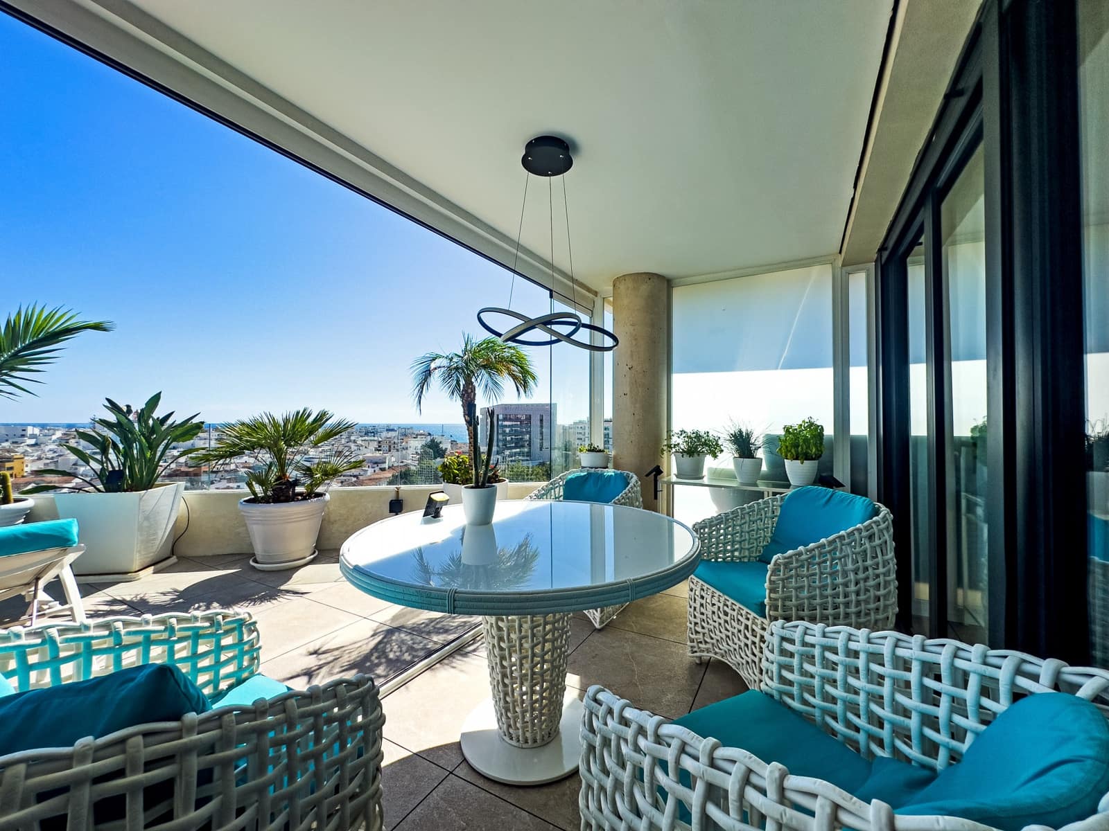 2 soveværelse Penthouse til salg i Estepona med swimmingpool garage - € 1.499.000 (Ref: 9317665)