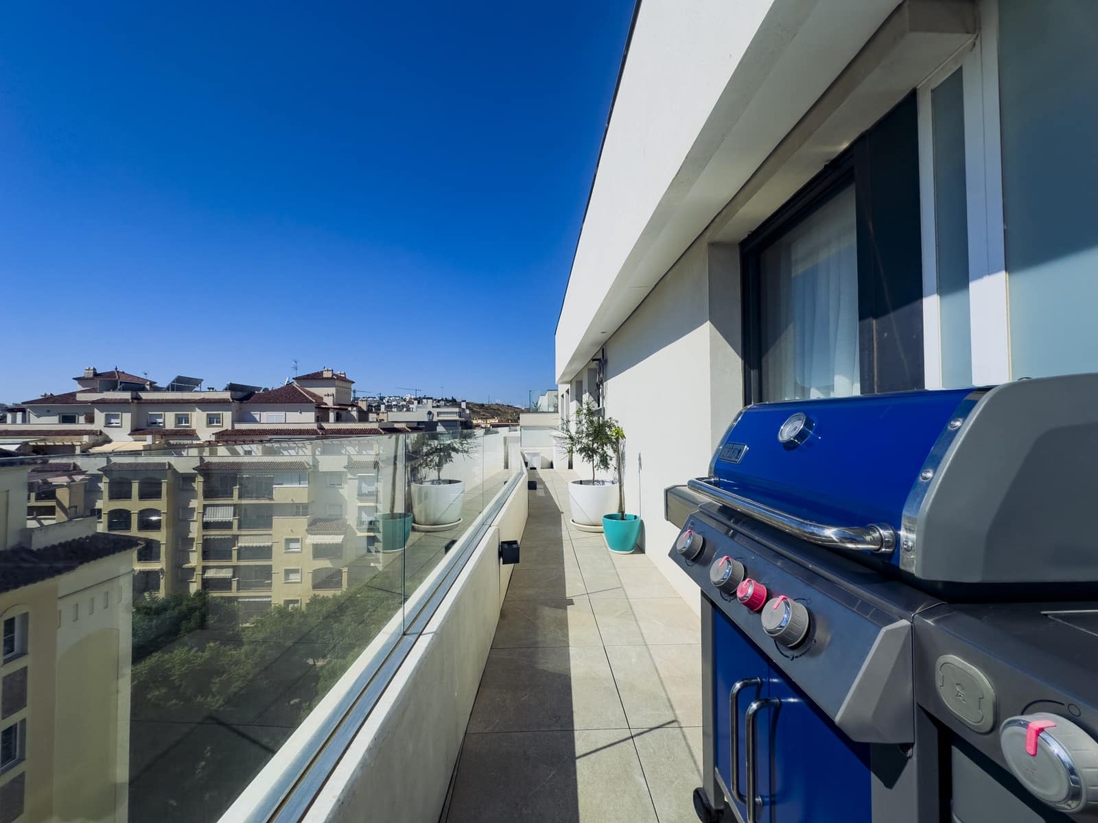 2 soveværelse Penthouse til salg i Estepona med swimmingpool garage - € 1.499.000 (Ref: 9317665)