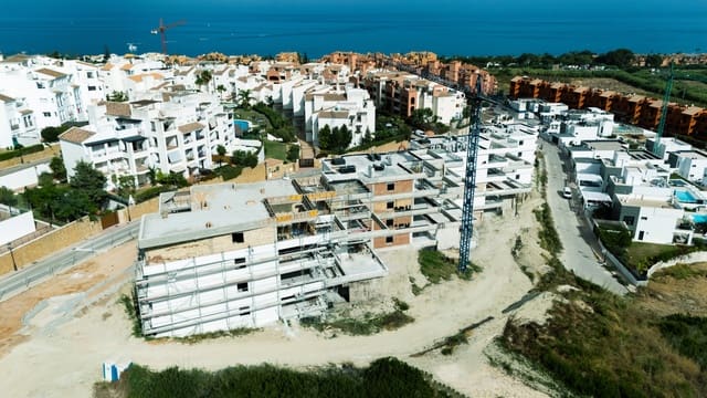 3 quarto Apartamento para venda em Manilva com piscina garagem - 405 000 € (Ref: 9341029)