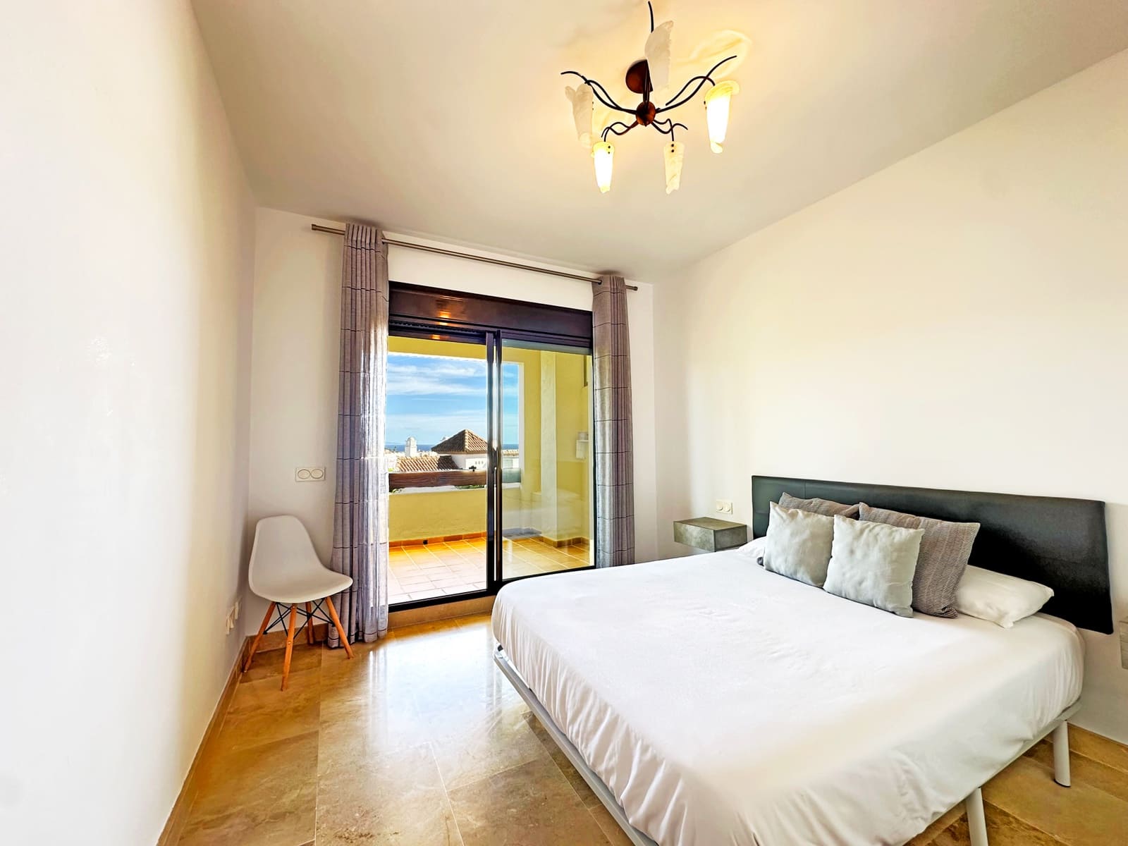 2 bedroom Apartment for sale in Manilva with pool garage - € 334,000 (Ref: 9349317)