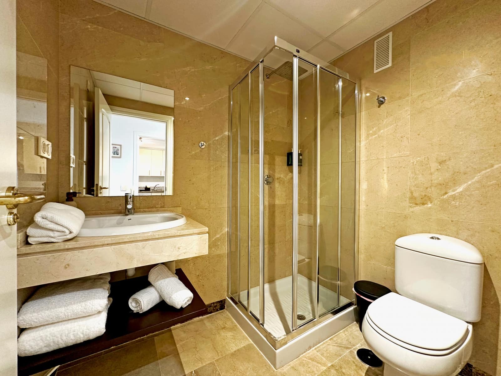 2 bedroom Apartment for sale in Manilva with pool garage - € 334,000 (Ref: 9349317)