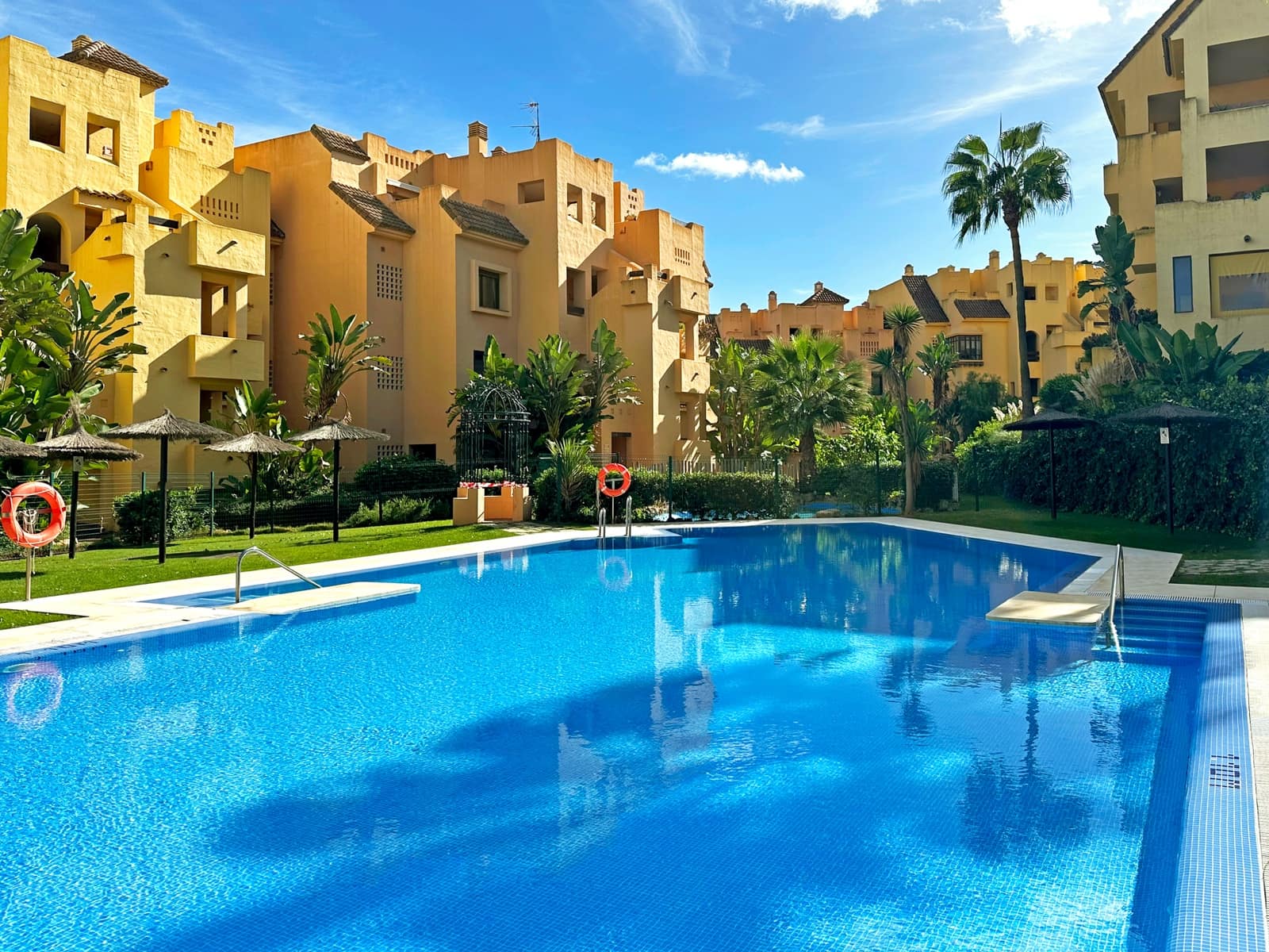 2 bedroom Apartment for sale in Manilva with pool garage - € 334,000 (Ref: 9349317)