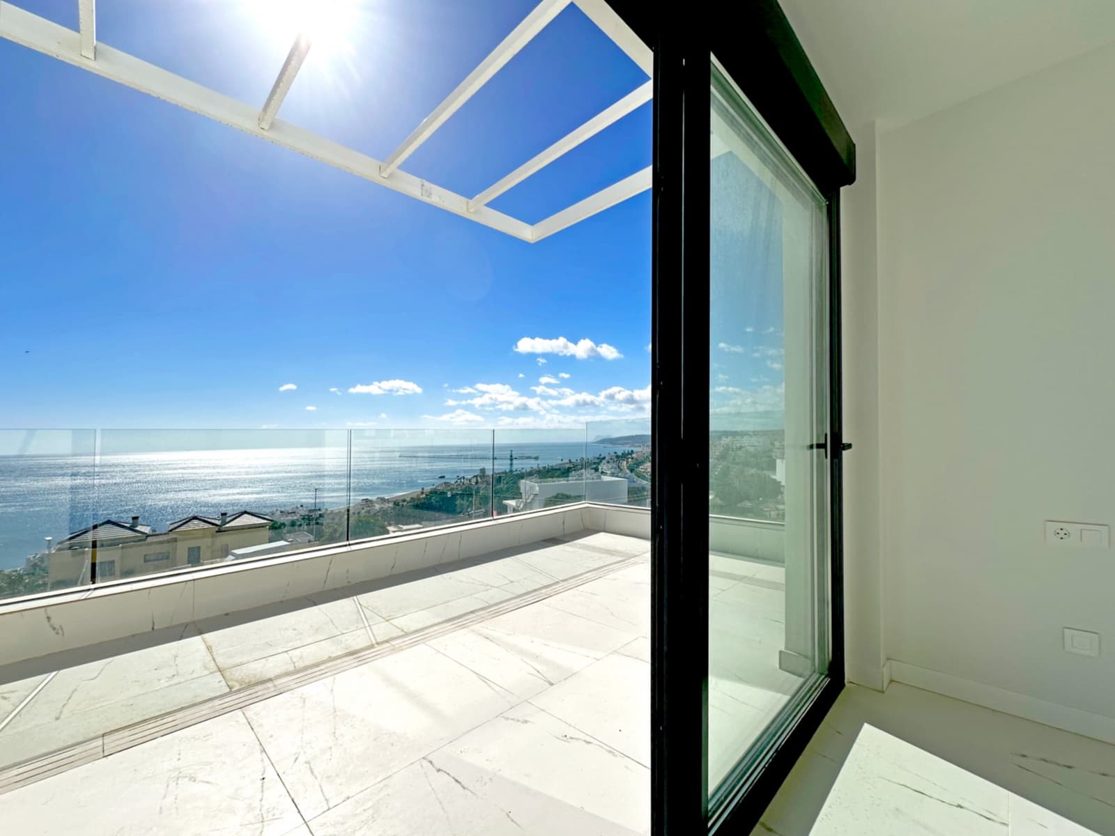 3 bedroom Penthouse for sale in Casares with pool garage - € 850,000 (Ref: 9349318)
