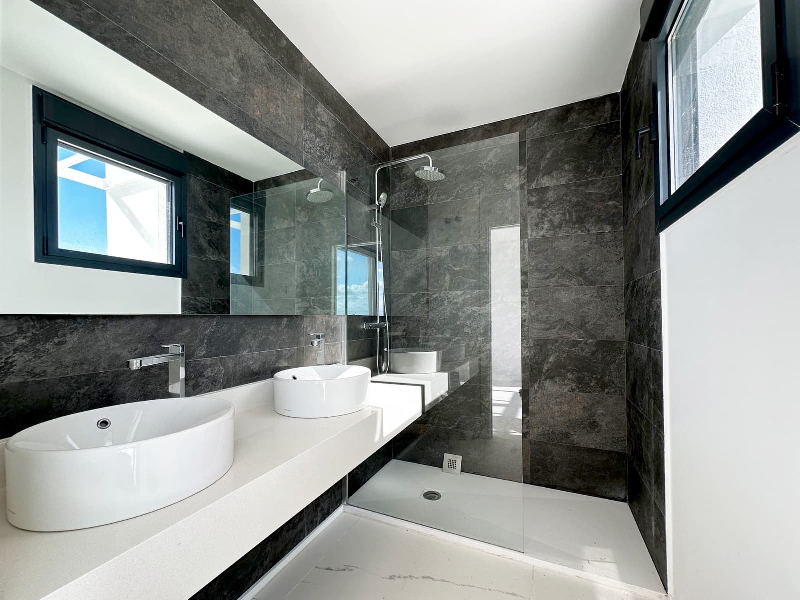 3 bedroom Penthouse for sale in Casares with pool garage - € 850,000 (Ref: 9349318)