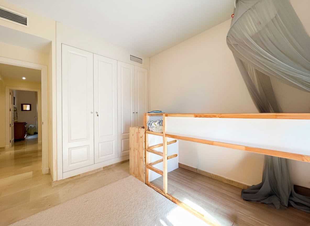 3 chambre Appartement à vendre à Manilva avec piscine garage - 319 000 € (Ref: 9349319)