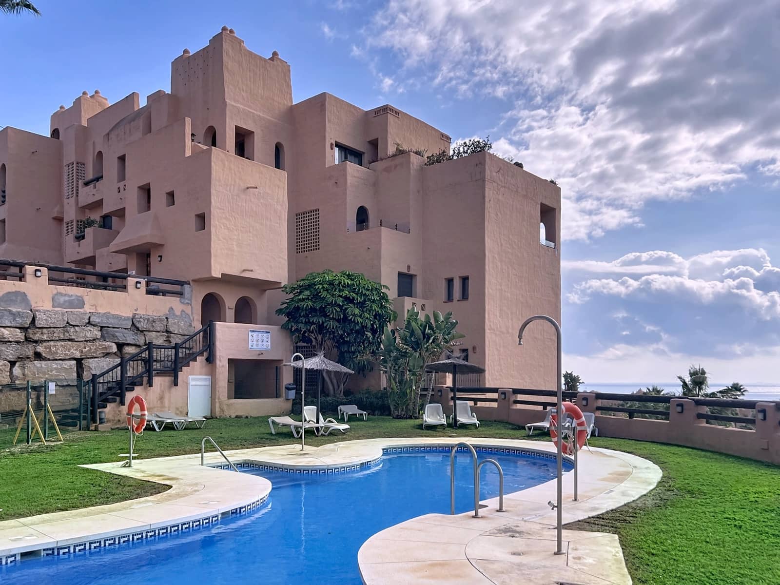 Apartamento de 2 habitaciones en Manilva en venta con piscina garaje - 310.000 € (Ref: 9367252)