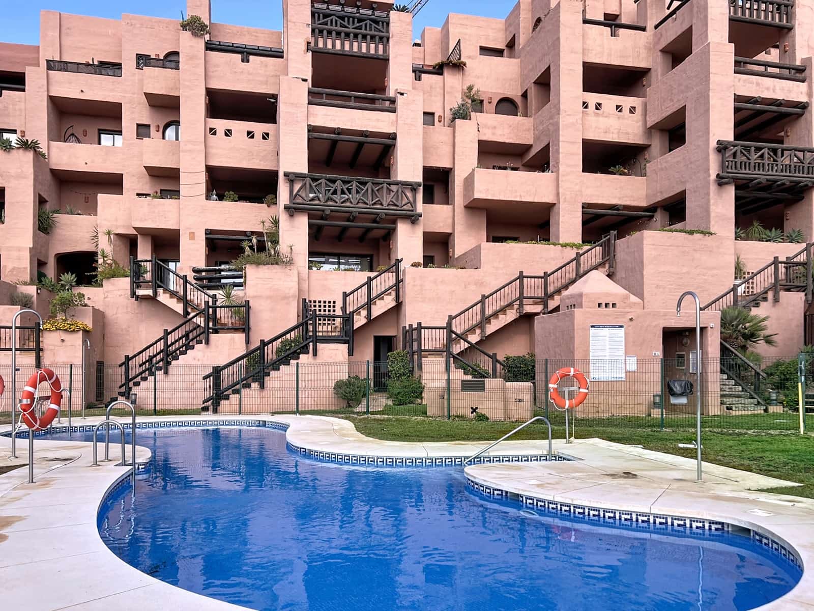 Apartamento de 2 habitaciones en Manilva en venta con piscina garaje - 310.000 € (Ref: 9367252)