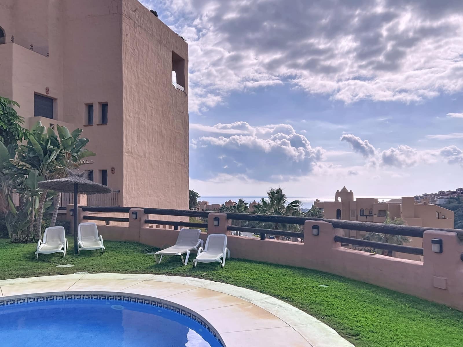 Apartamento de 2 habitaciones en Manilva en venta con piscina garaje - 310.000 € (Ref: 9367252)