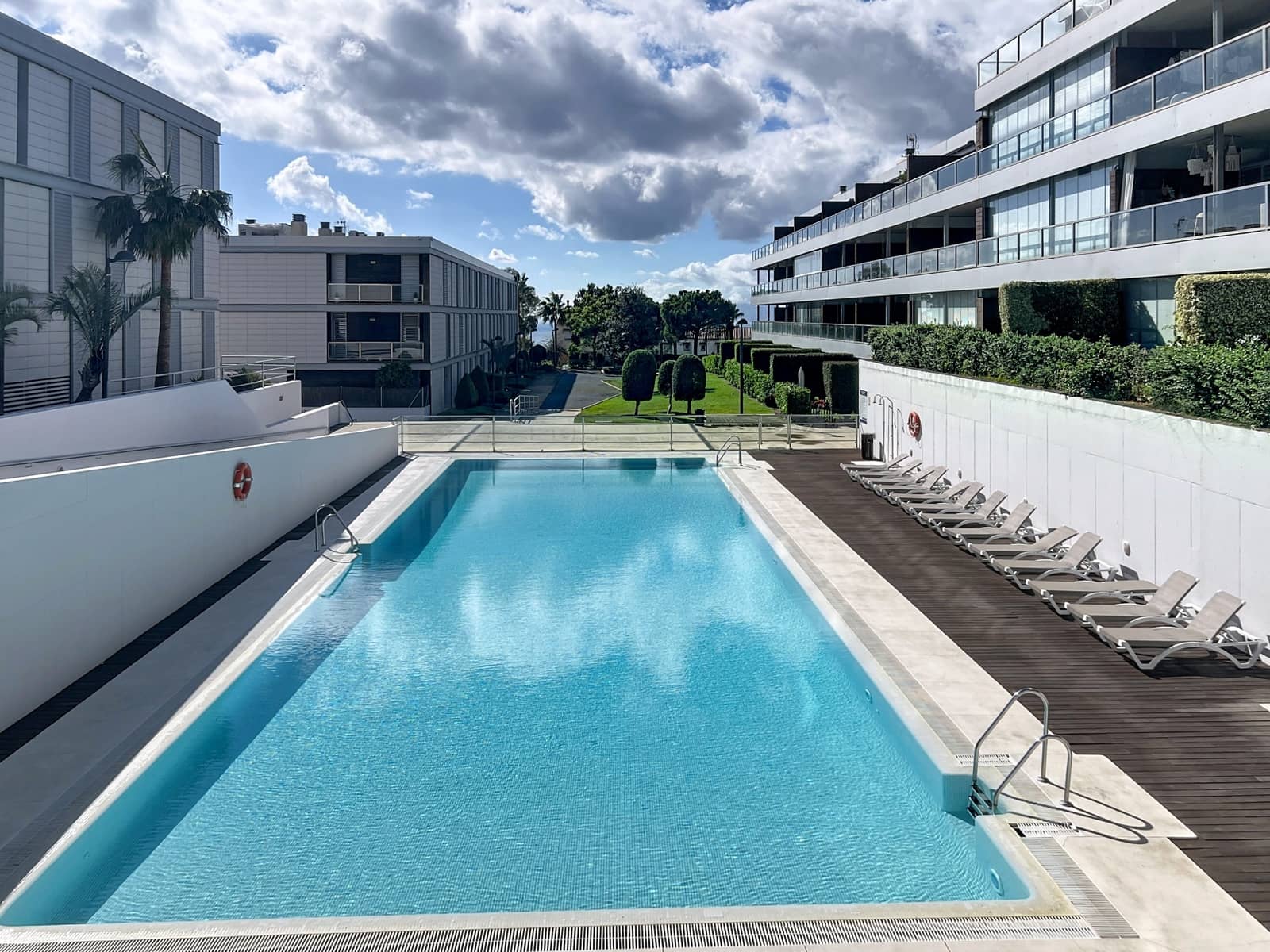 Apartamento de 3 habitaciones en Manilva en venta con piscina garaje - 359.000 € (Ref: 9382525)