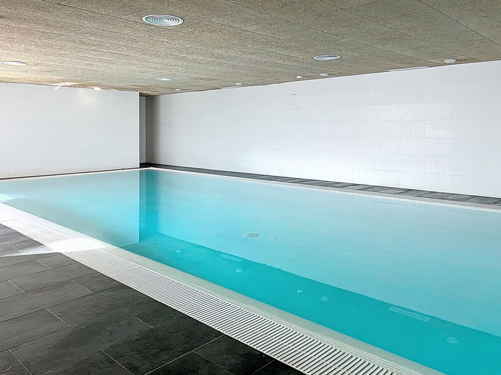 Apartamento de 3 habitaciones en Manilva en venta con piscina garaje - 359.000 € (Ref: 9382525)