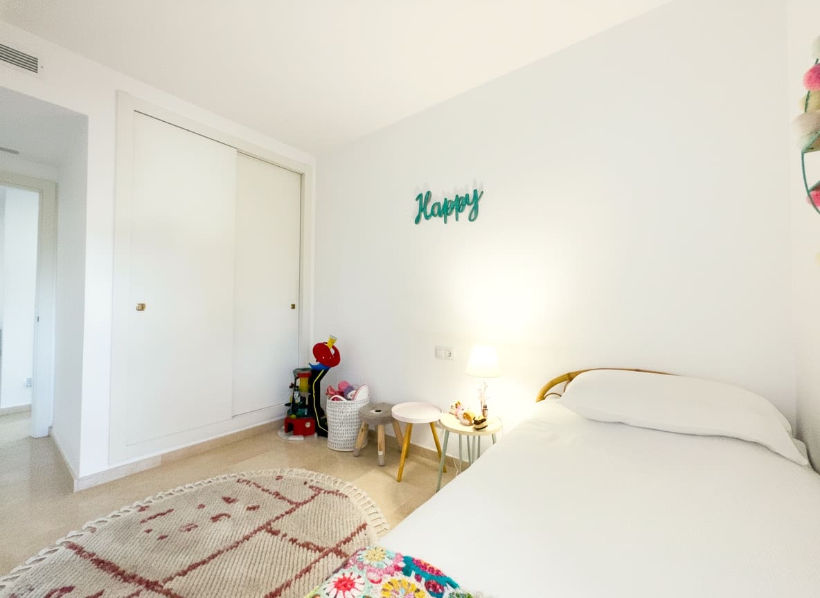 Apartamento de 3 habitaciones en Manilva en venta con piscina garaje - 595.000 € (Ref: 9395869)