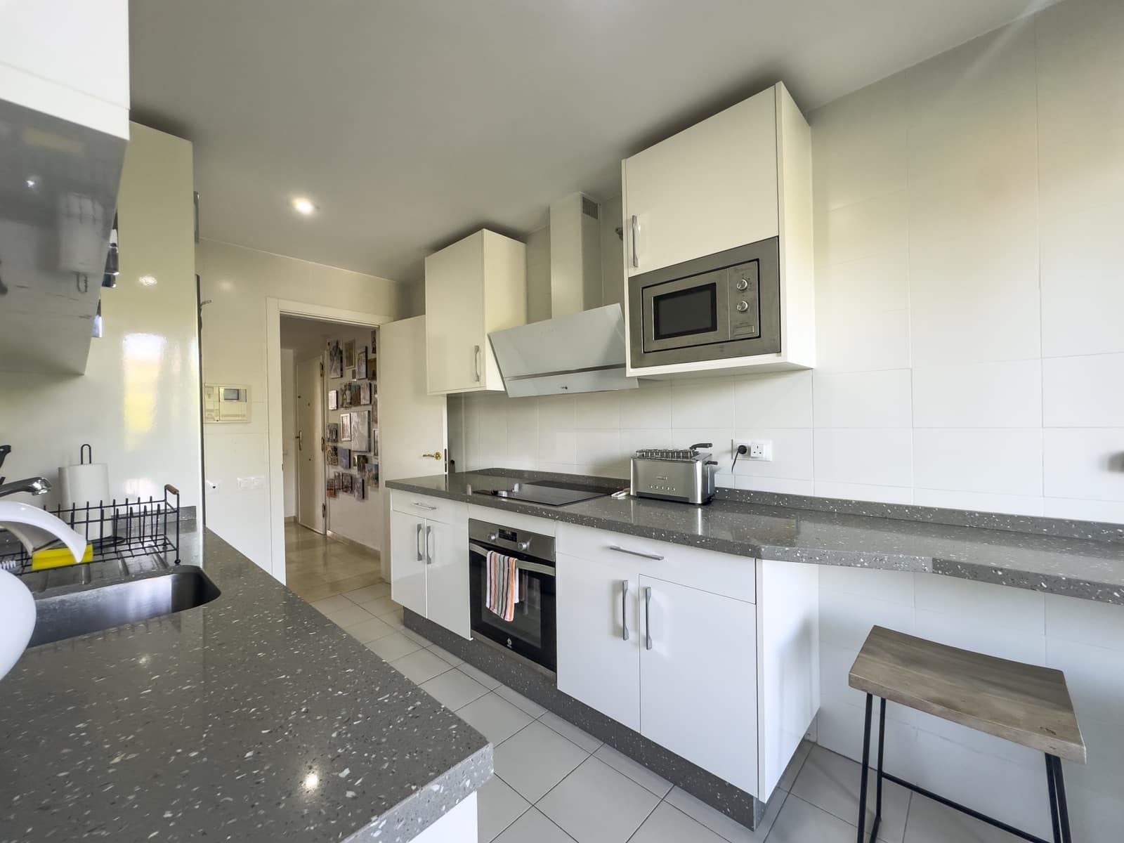 Apartamento de 3 habitaciones en Manilva en venta con piscina garaje - 595.000 € (Ref: 9395869)