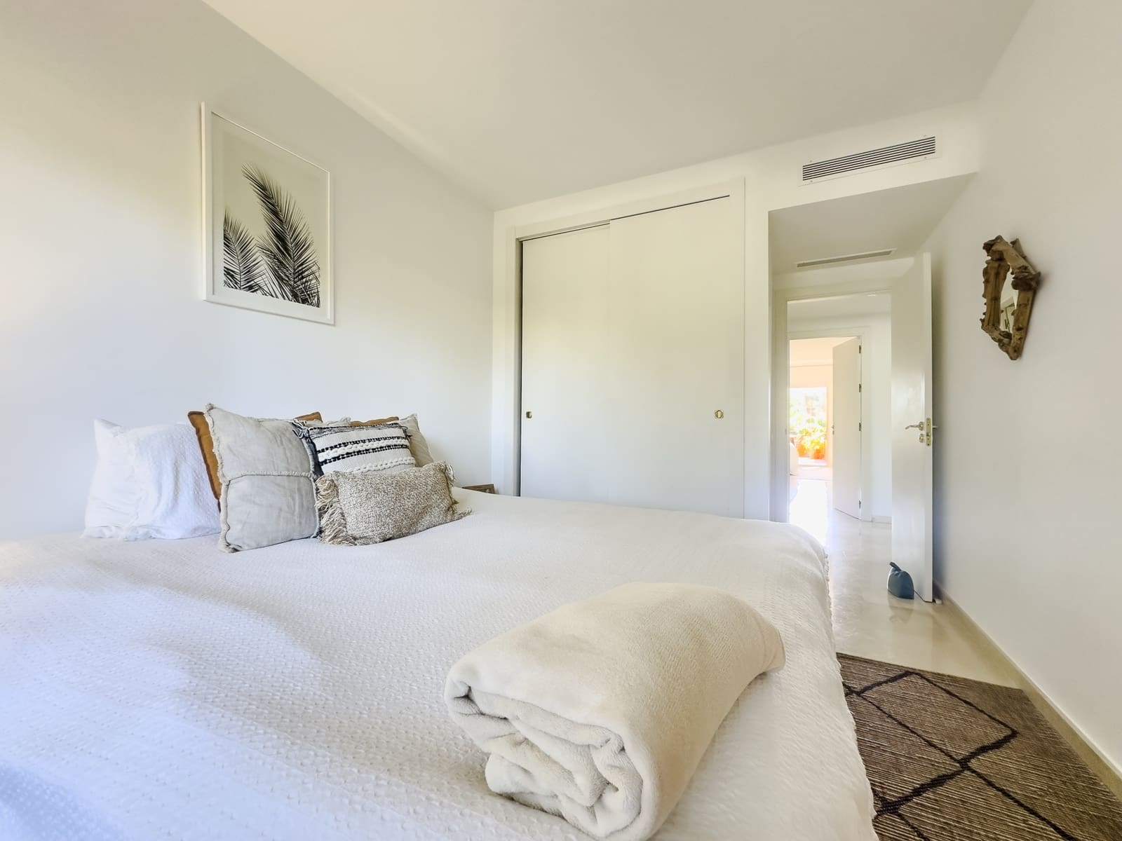 Apartamento de 3 habitaciones en Manilva en venta con piscina garaje - 595.000 € (Ref: 9395869)