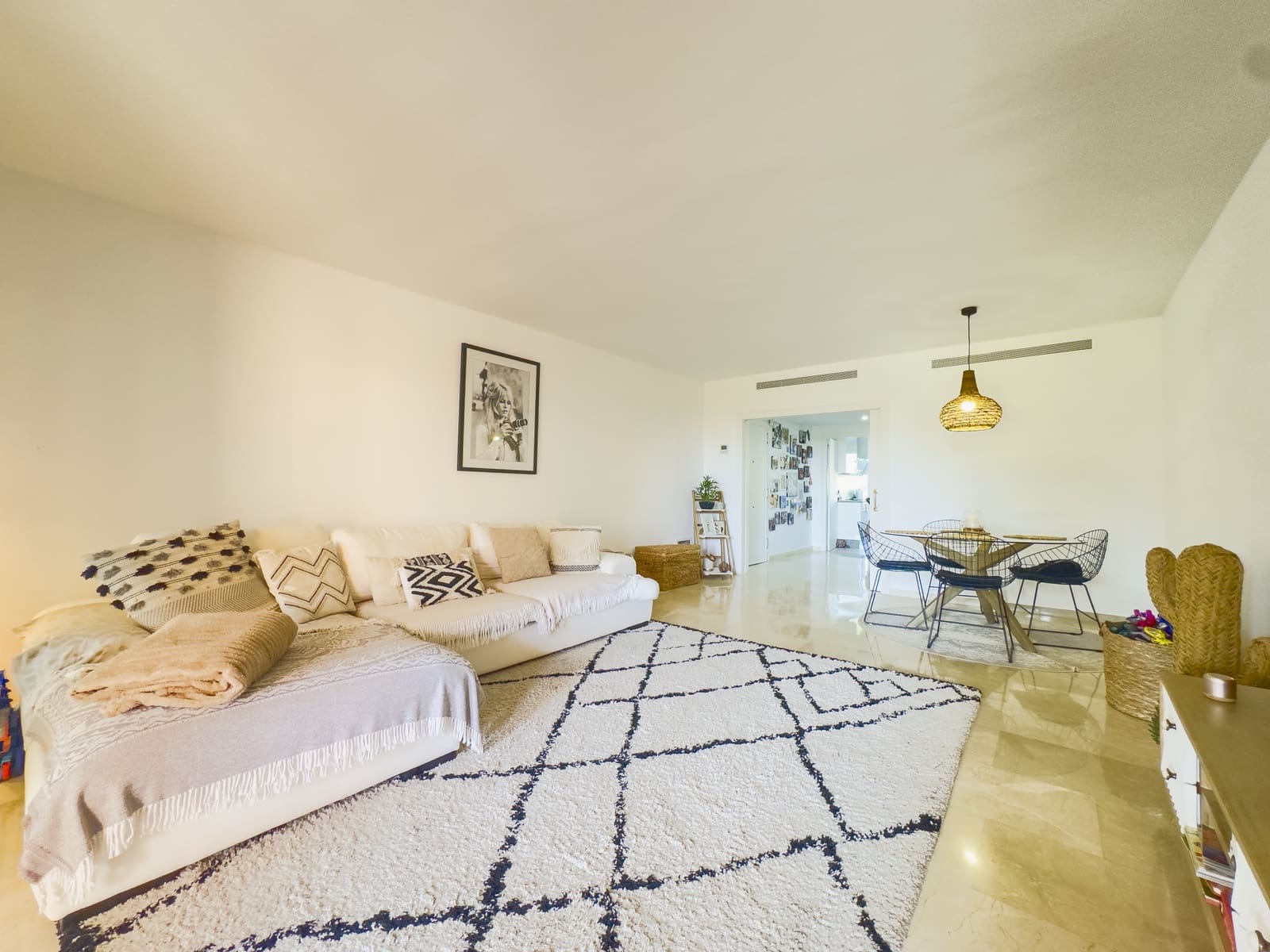 Apartamento de 3 habitaciones en Manilva en venta con piscina garaje - 595.000 € (Ref: 9395869)