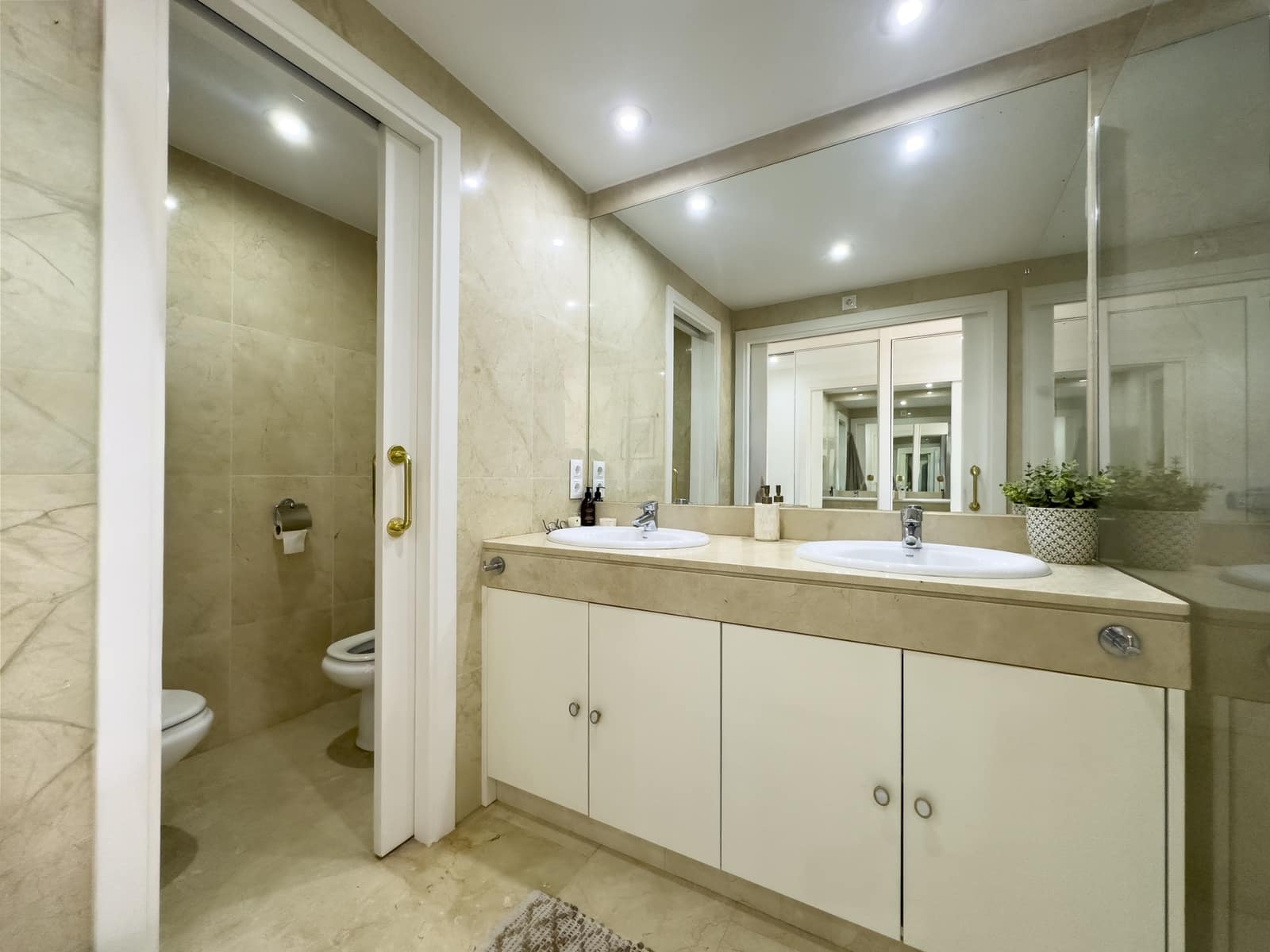 Apartamento de 3 habitaciones en Manilva en venta con piscina garaje - 595.000 € (Ref: 9395869)