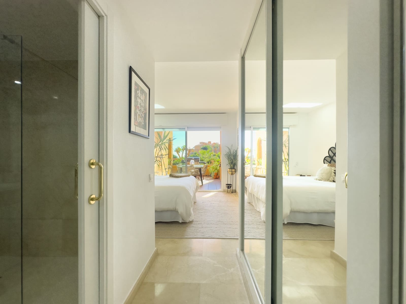 Apartamento de 3 habitaciones en Manilva en venta con piscina garaje - 595.000 € (Ref: 9395869)