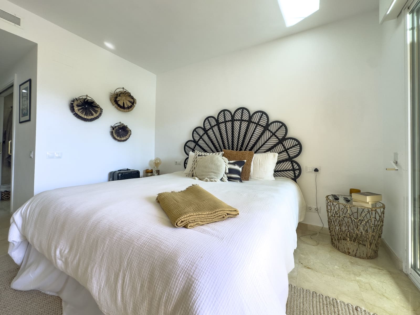 Apartamento de 3 habitaciones en Manilva en venta con piscina garaje - 595.000 € (Ref: 9395869)