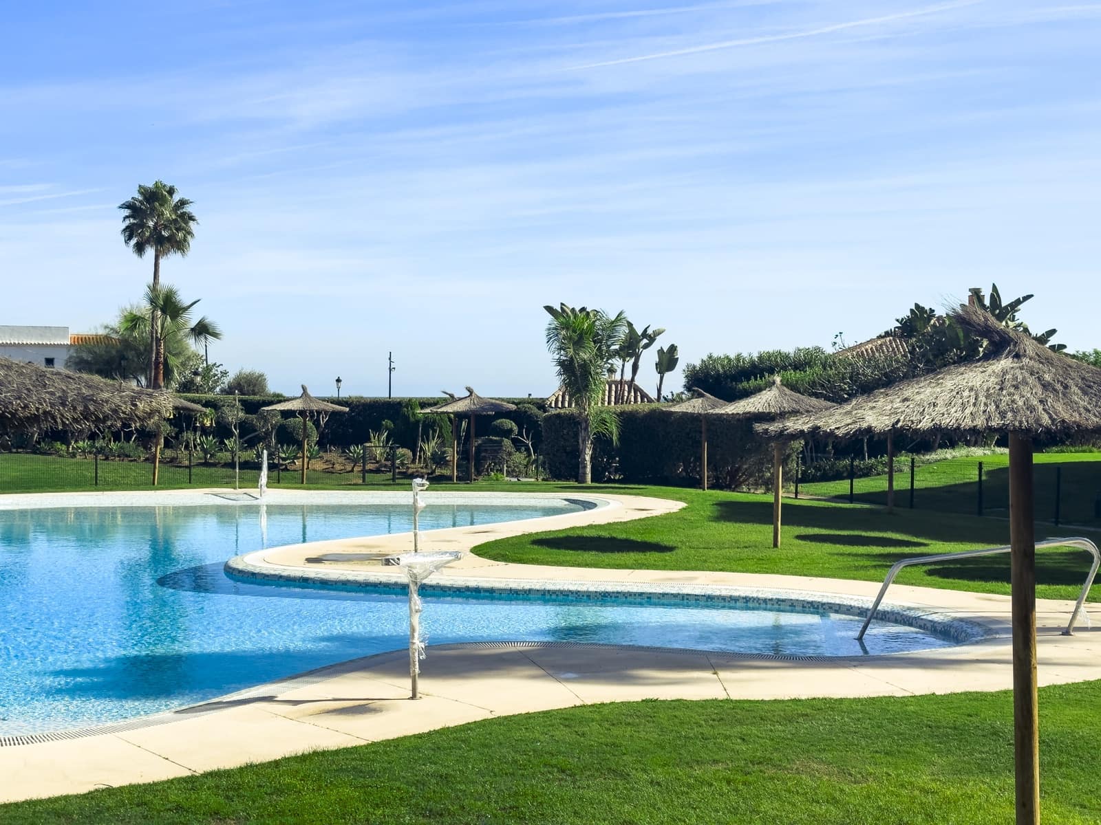 Apartamento de 3 habitaciones en Manilva en venta con piscina garaje - 595.000 € (Ref: 9395869)