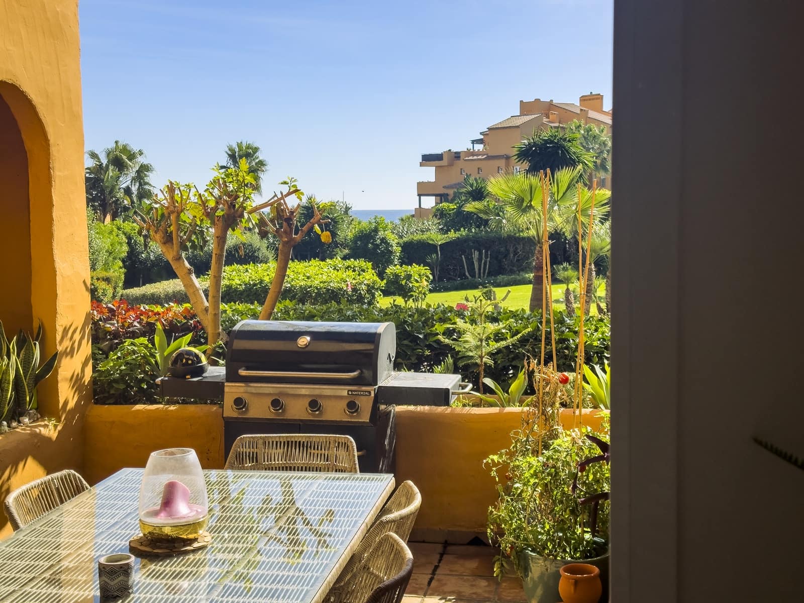 Apartamento de 3 habitaciones en Manilva en venta con piscina garaje - 595.000 € (Ref: 9395869)