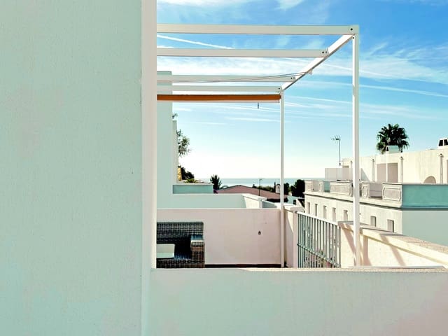 3 soveværelse Byhus til salg i Estepona med swimmingpool garage - € 655.000 (Ref: 9410838)