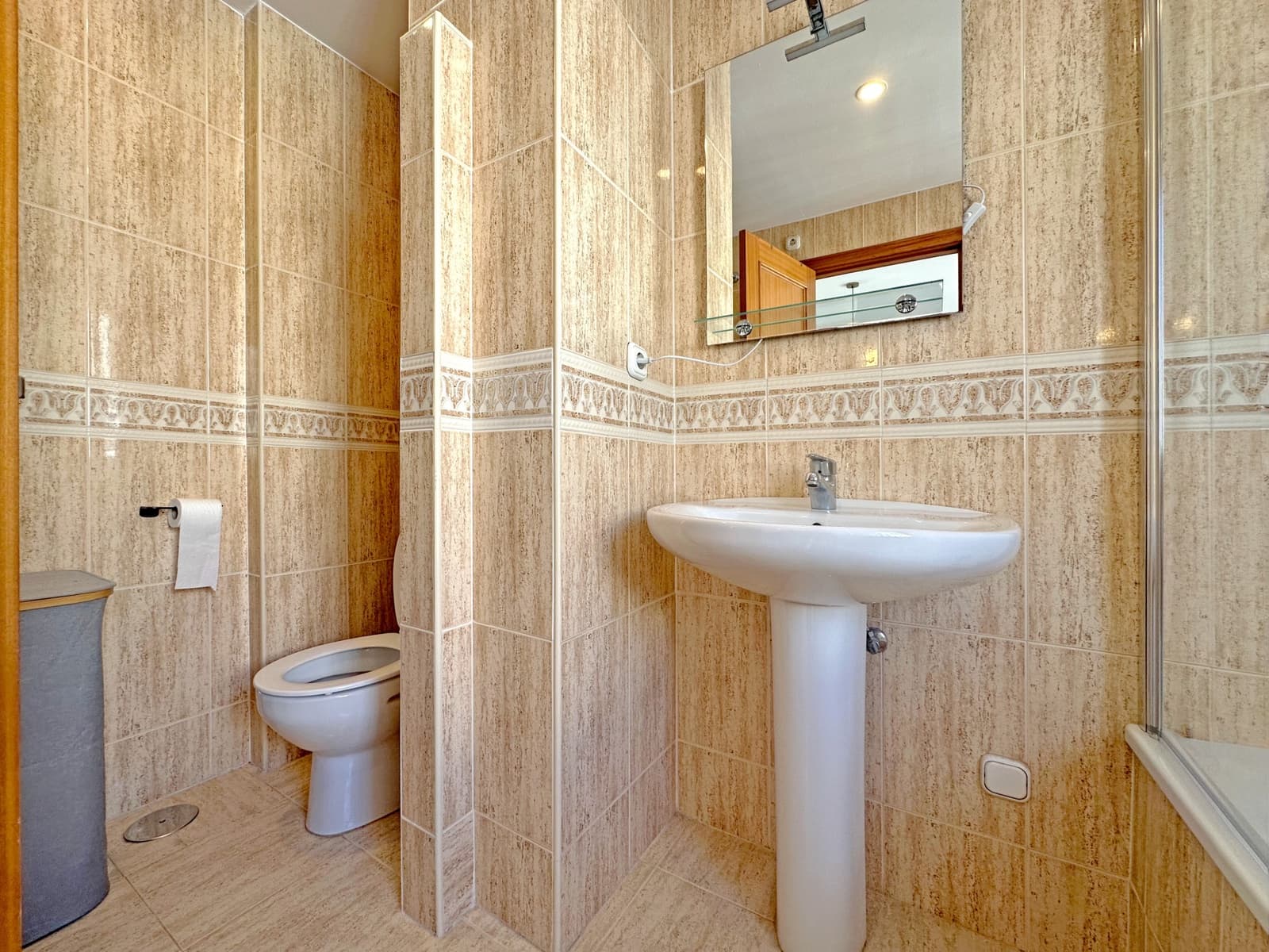 3 soverom Hus til salgs i Estepona med svømmebasseng garasje - € 655 000 (Ref: 9410838)