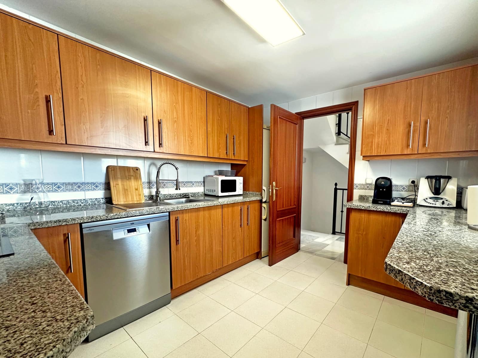 3 soverom Hus til salgs i Estepona med svømmebasseng garasje - € 655 000 (Ref: 9410838)