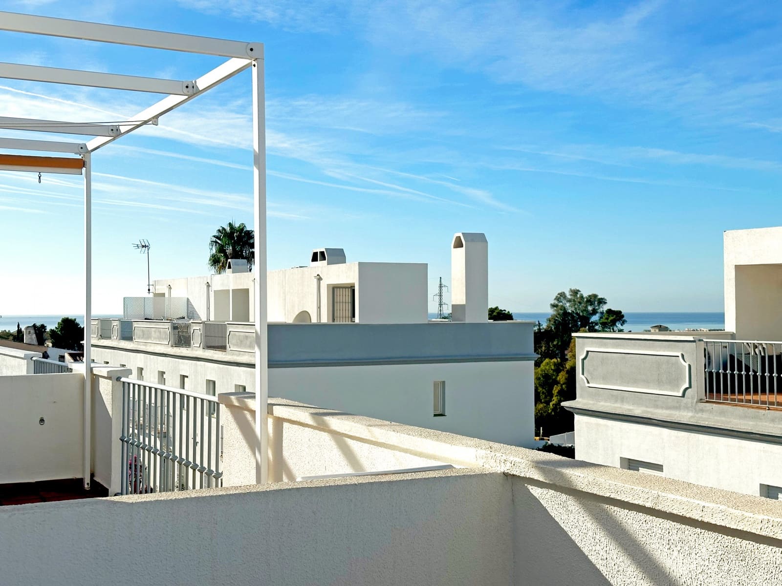 3 soverom Hus til salgs i Estepona med svømmebasseng garasje - € 655 000 (Ref: 9410838)