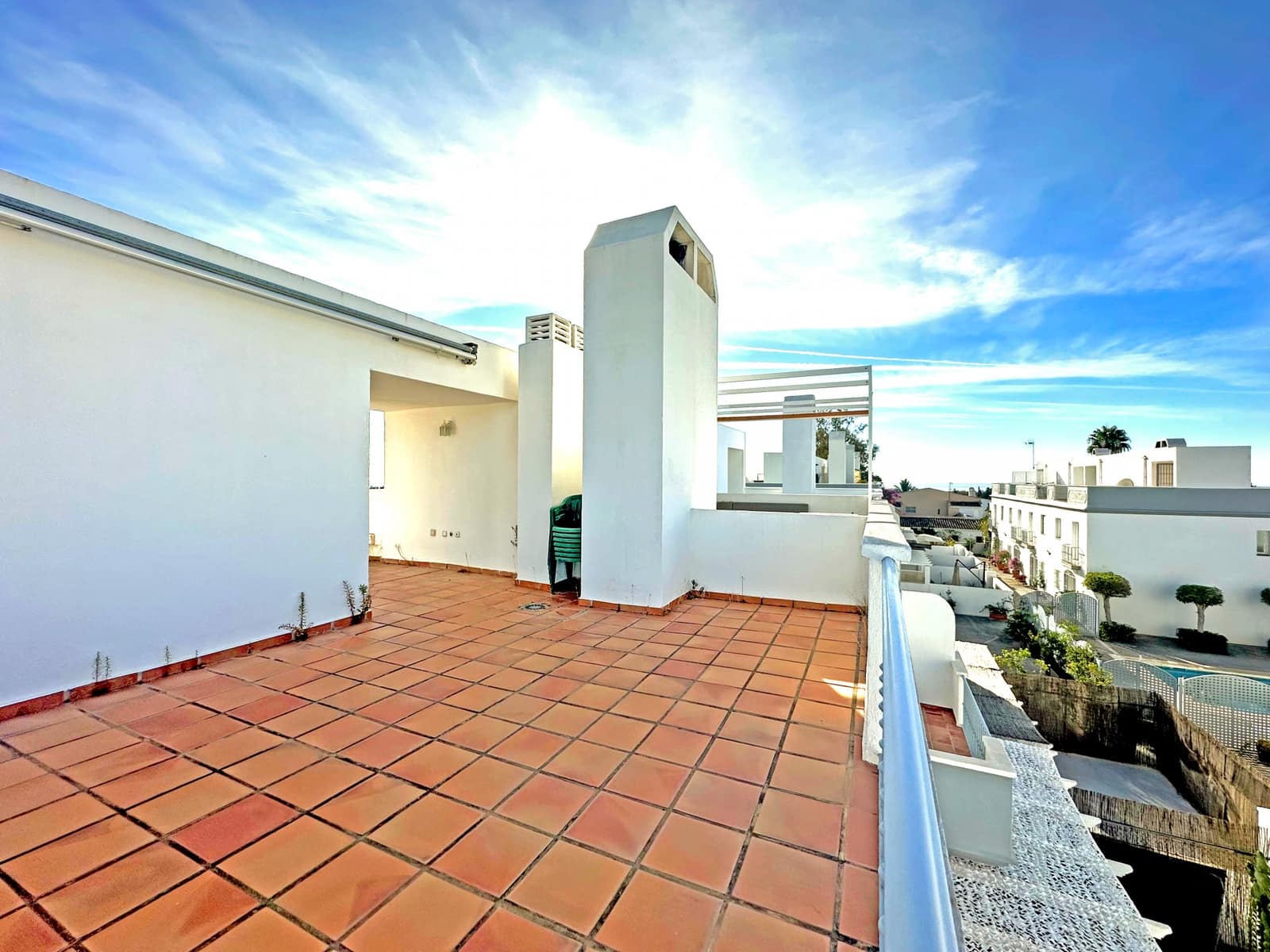 3 soverom Hus til salgs i Estepona med svømmebasseng garasje - € 655 000 (Ref: 9410838)