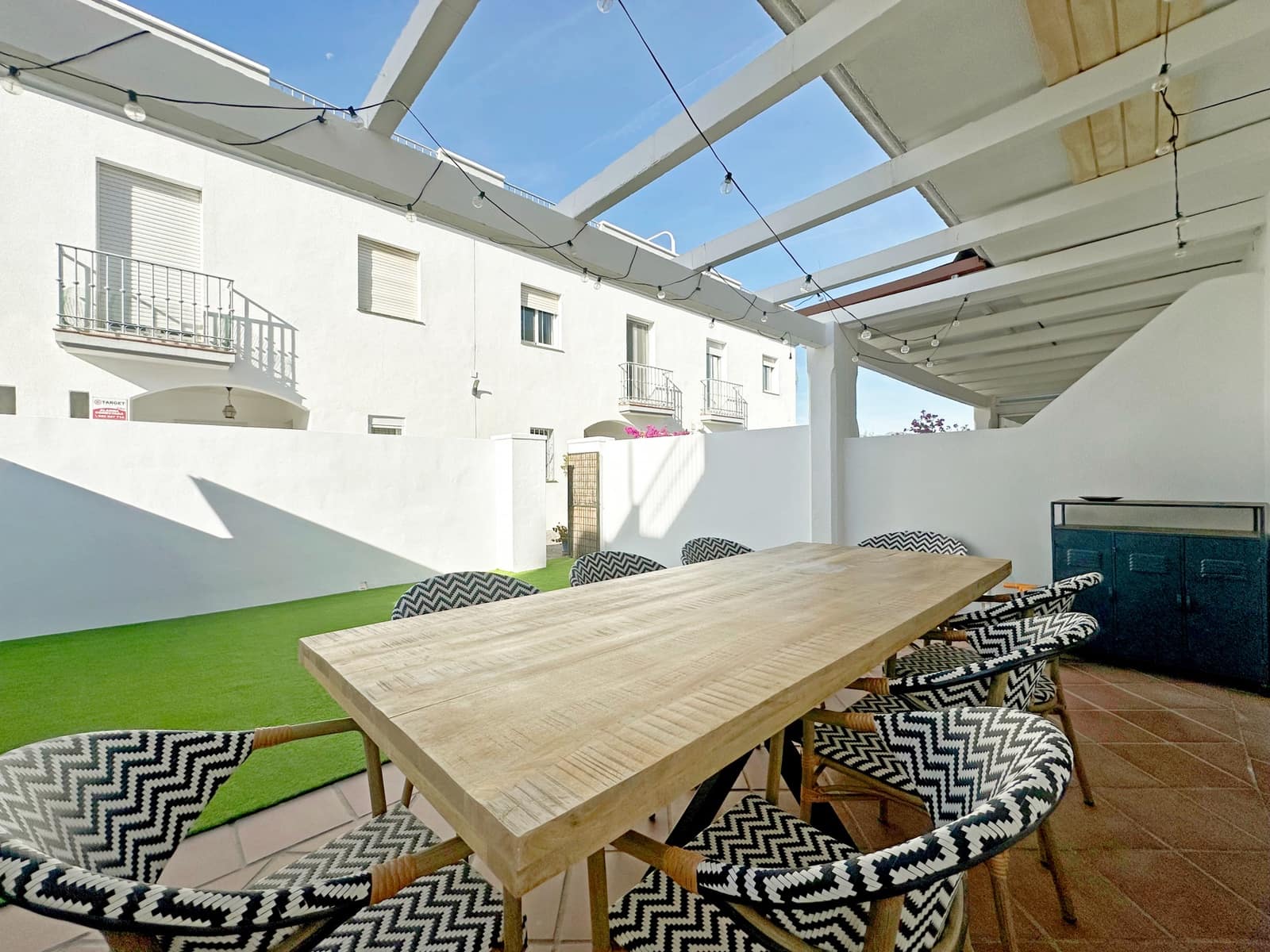 3 soverom Hus til salgs i Estepona med svømmebasseng garasje - € 655 000 (Ref: 9410838)