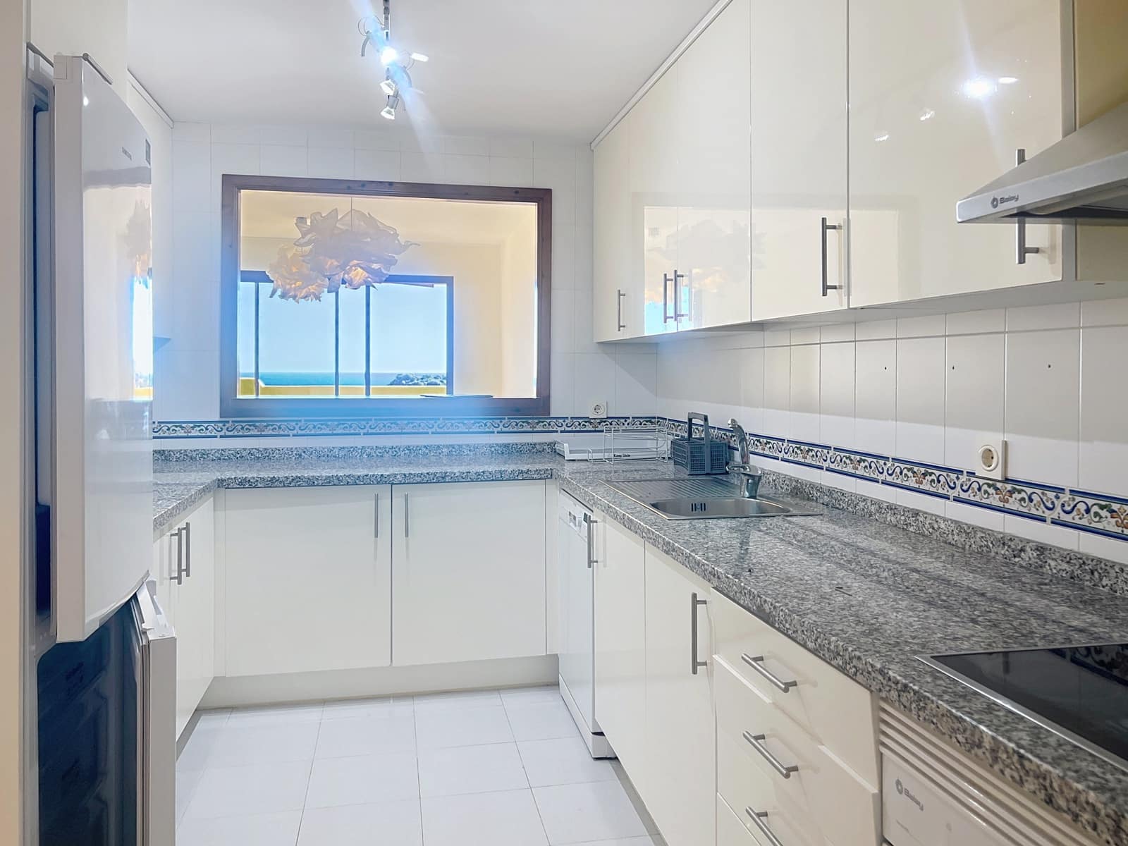 2 chambre Appartement à vendre à Manilva avec piscine garage - 275 000 € (Ref: 9427036)