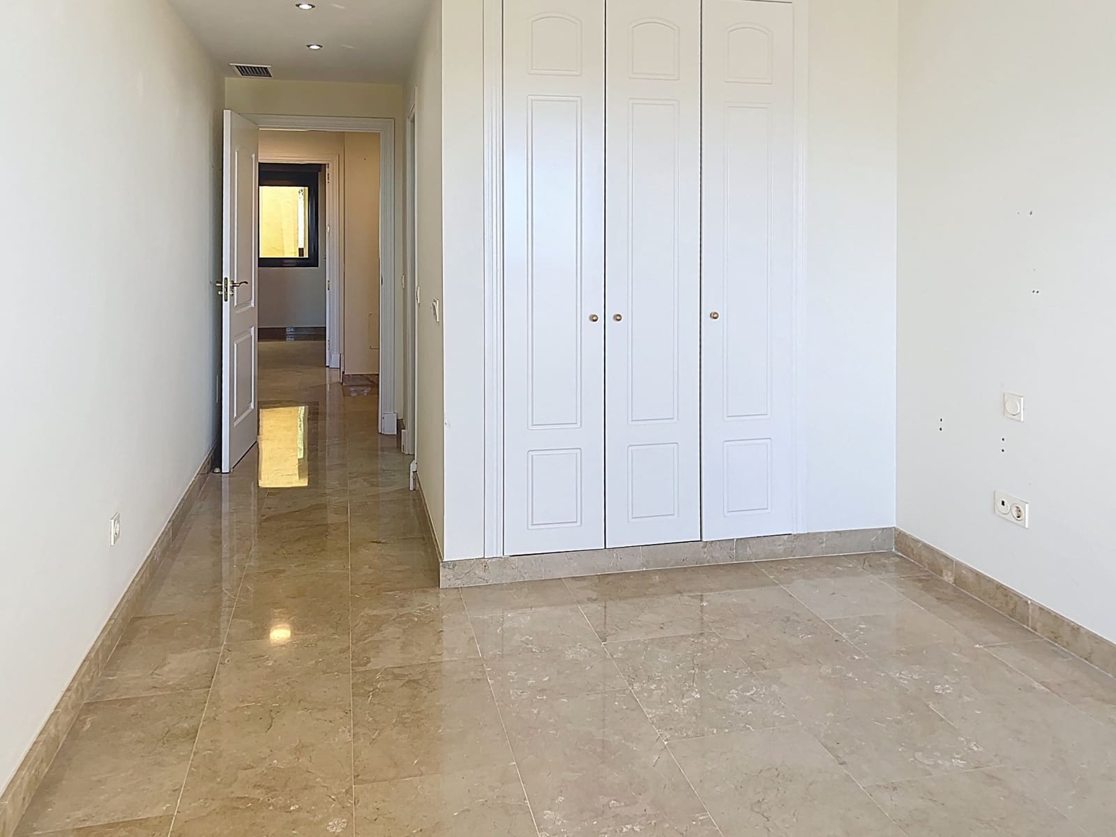 2 chambre Appartement à vendre à Manilva avec piscine garage - 275 000 € (Ref: 9427036)