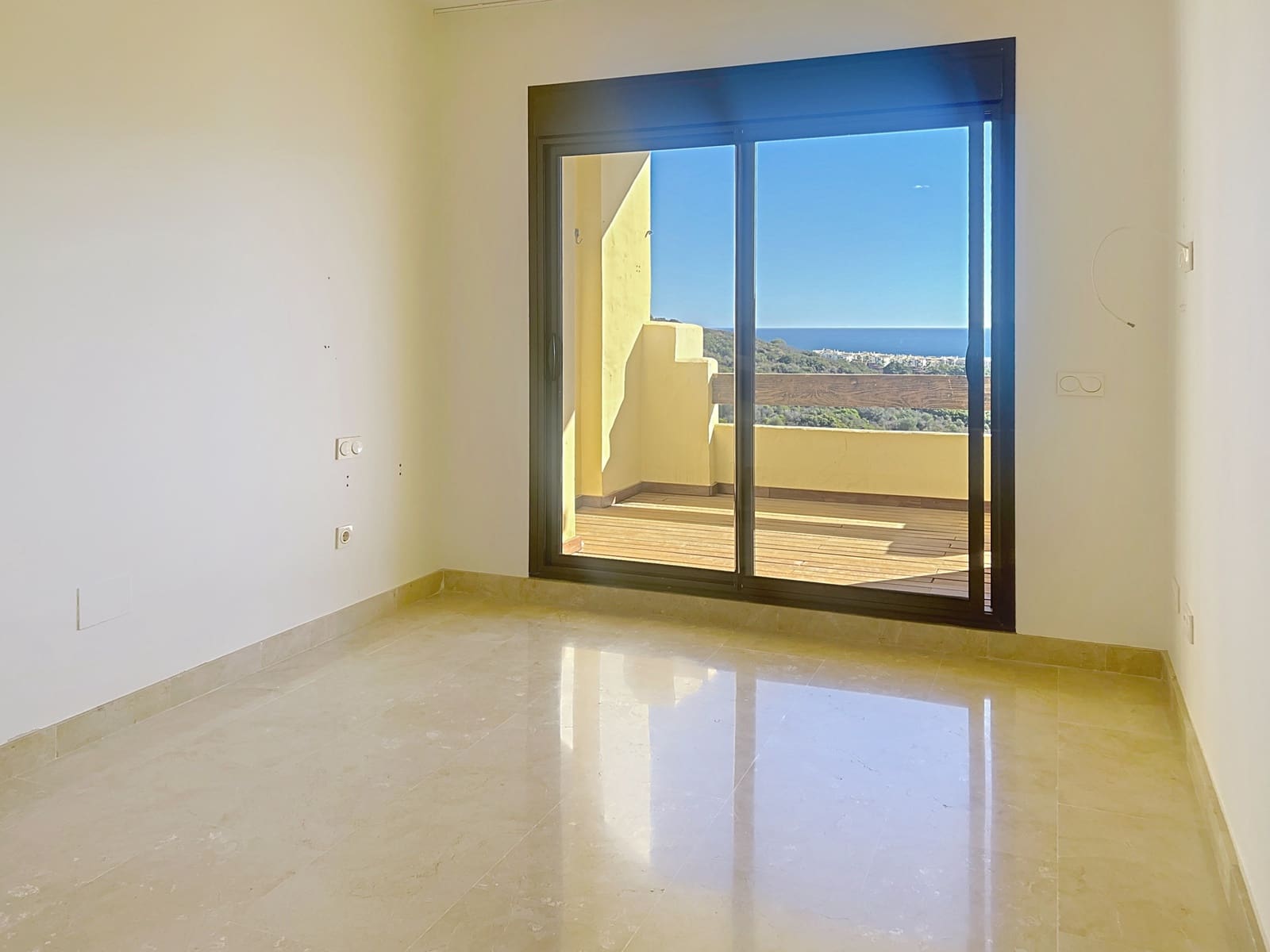 2 chambre Appartement à vendre à Manilva avec piscine garage - 275 000 € (Ref: 9427036)