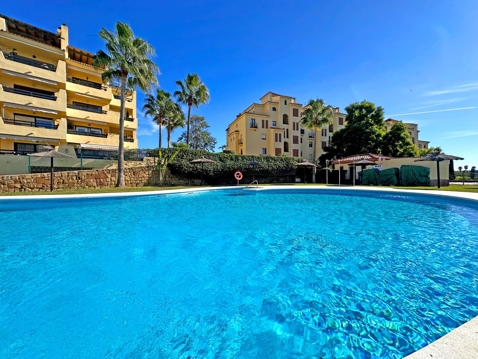 2 quarto Apartamento para venda em Estepona com piscina garagem - 530 250 € (Ref: 9431246)