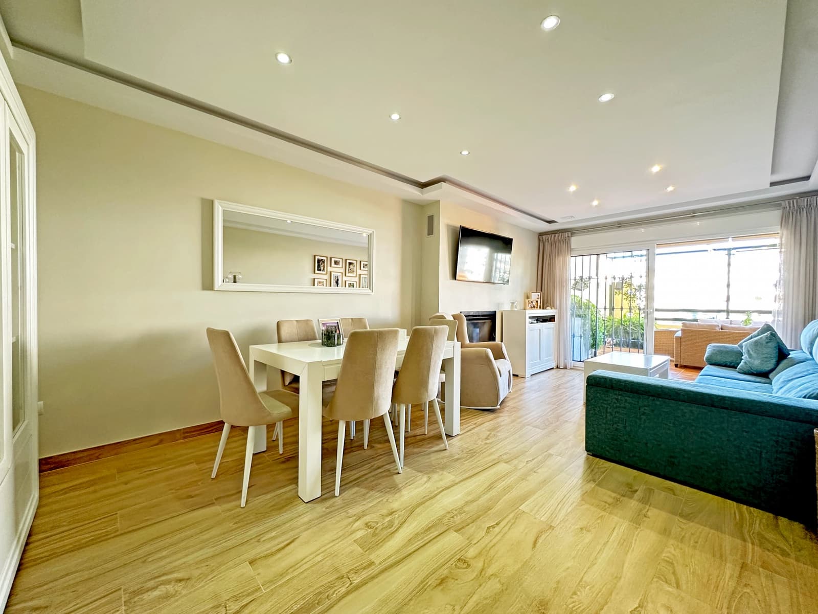 2 sypialnia Apartament na sprzedaż w Estepona z basenem garażem - 449 000 € (Ref: 9431246)