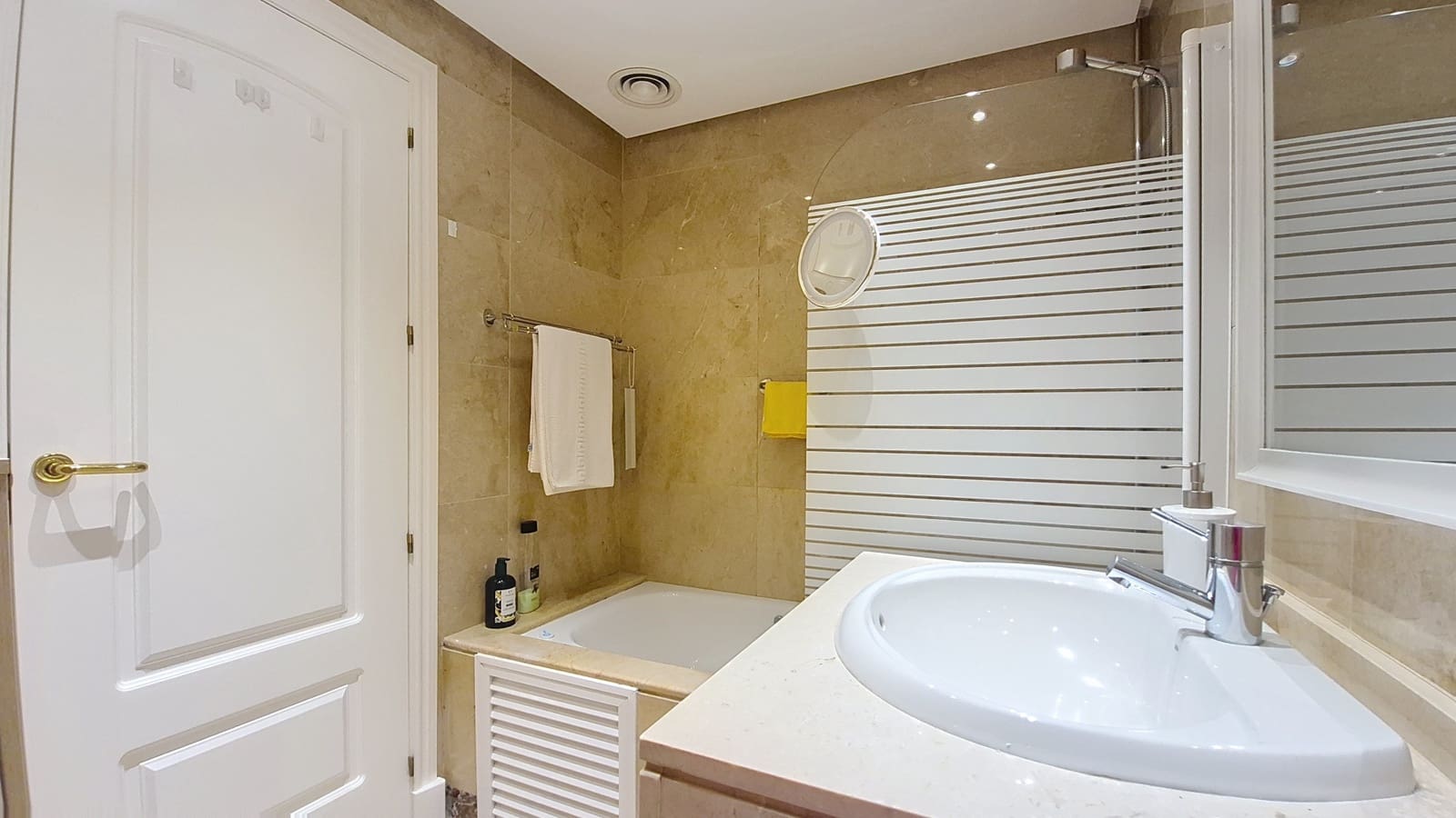 Apartamento de 3 habitaciones en Manilva en venta con piscina garaje - 349.000 € (Ref: 9431247)