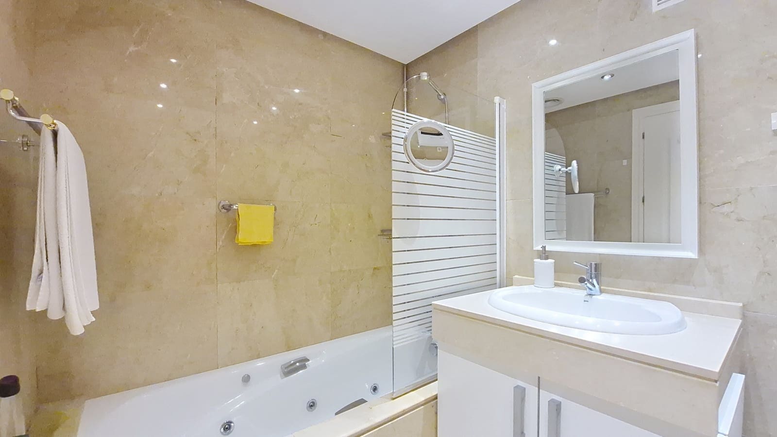 Apartamento de 3 habitaciones en Manilva en venta con piscina garaje - 349.000 € (Ref: 9431247)