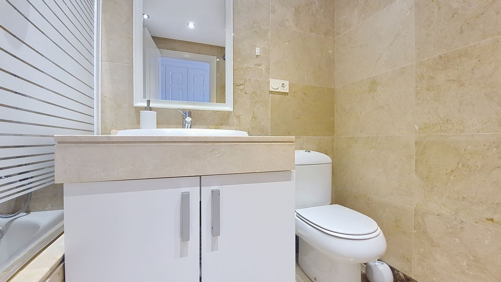 Apartamento de 3 habitaciones en Manilva en venta con piscina garaje - 349.000 € (Ref: 9431247)