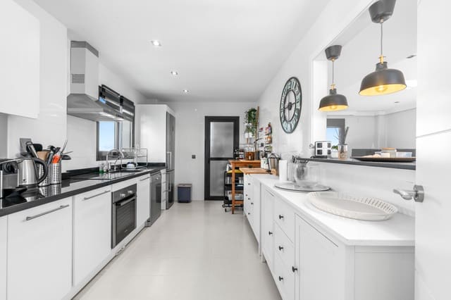 Ático de 4 habitaciones en Casares en venta con piscina garaje - 440.000 € (Ref: 9439933)