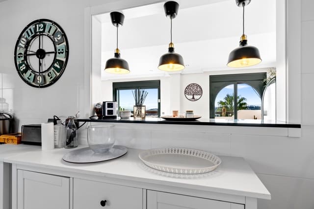 Ático de 4 habitaciones en Casares en venta con piscina garaje - 440.000 € (Ref: 9439933)