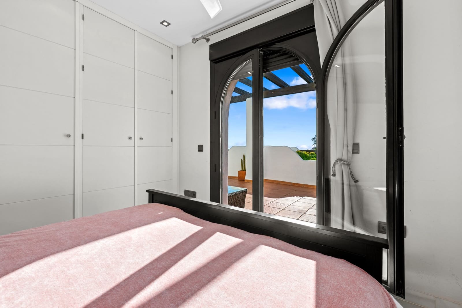 Ático de 4 habitaciones en Casares en venta con piscina garaje - 440.000 € (Ref: 9439933)